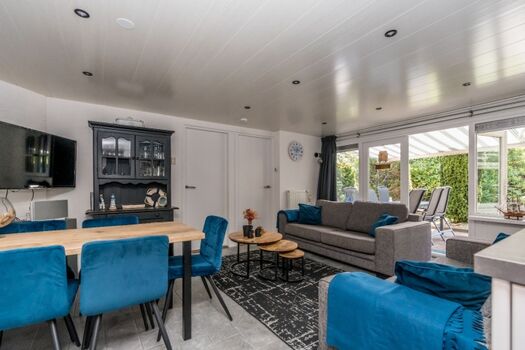 Das gemütliche, eingerichtete Wohnzimmer