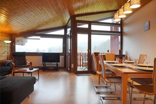 Wohnzimmer mit Panoramafenster