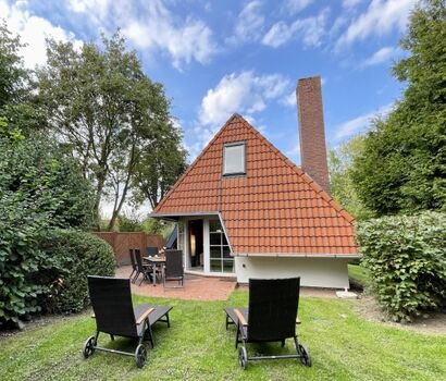 Ruhiger eigener Garten hinter dem Haus 