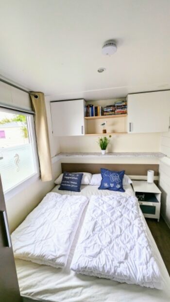 2. Schlafzimmer Bett 140x200cm mit einem TV