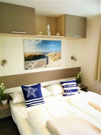 Schlafzimmer Bett 160x200cm