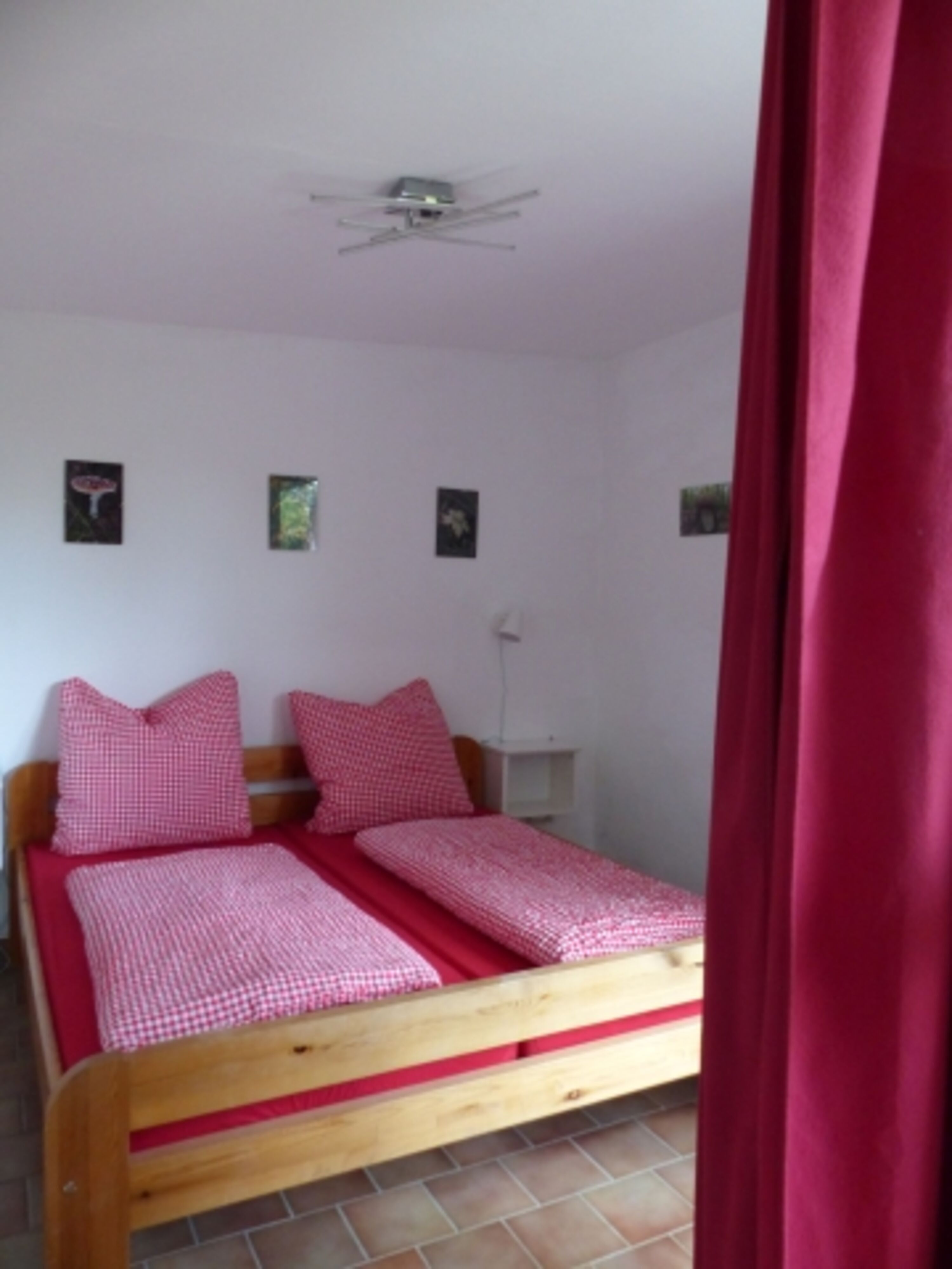 Schlafzimmer 1