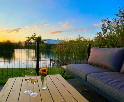 Traumhafte Sonnenuntergänge auf den bequemen Loungemöbeln