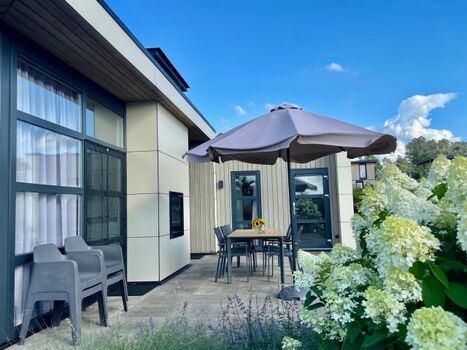 Mit großem Garten und sonniger Terrasse