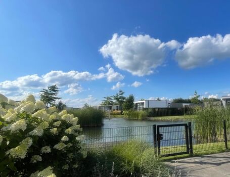 Törchen im Zaun zum Wasser hin