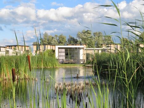 Direkt an der Wasserkreuzung des Parks