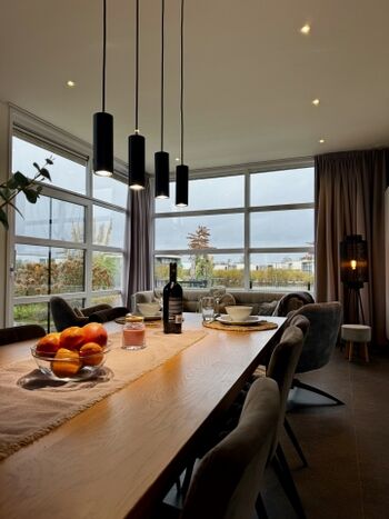 Wunderschöner Blick vom Esstisch in den Garten