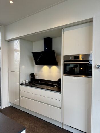 Voll ausgestattete Küche