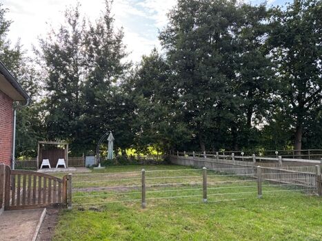 Eigener eingezäunter Gartenbereich mit Terrasse