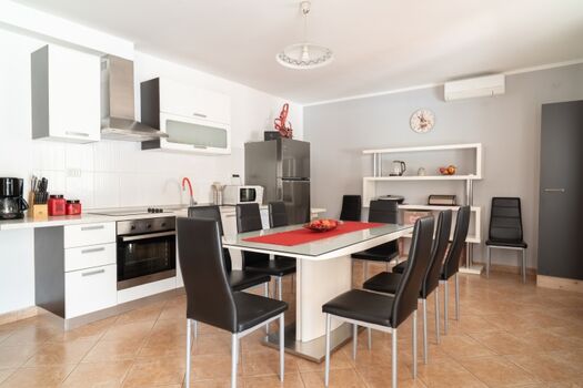 Küche mit Essbereich