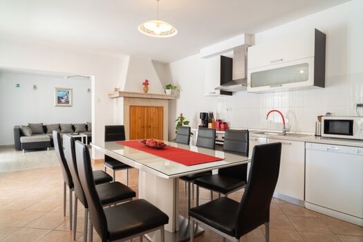 Küche mit Essbereich