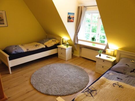 Das zweite Schlafzimmer mit 2 Einzelbetten 0,9mx2,0m