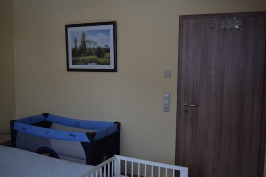 Schlafzimmer - Zustellmöglichkeit eines Kinderreisebettes