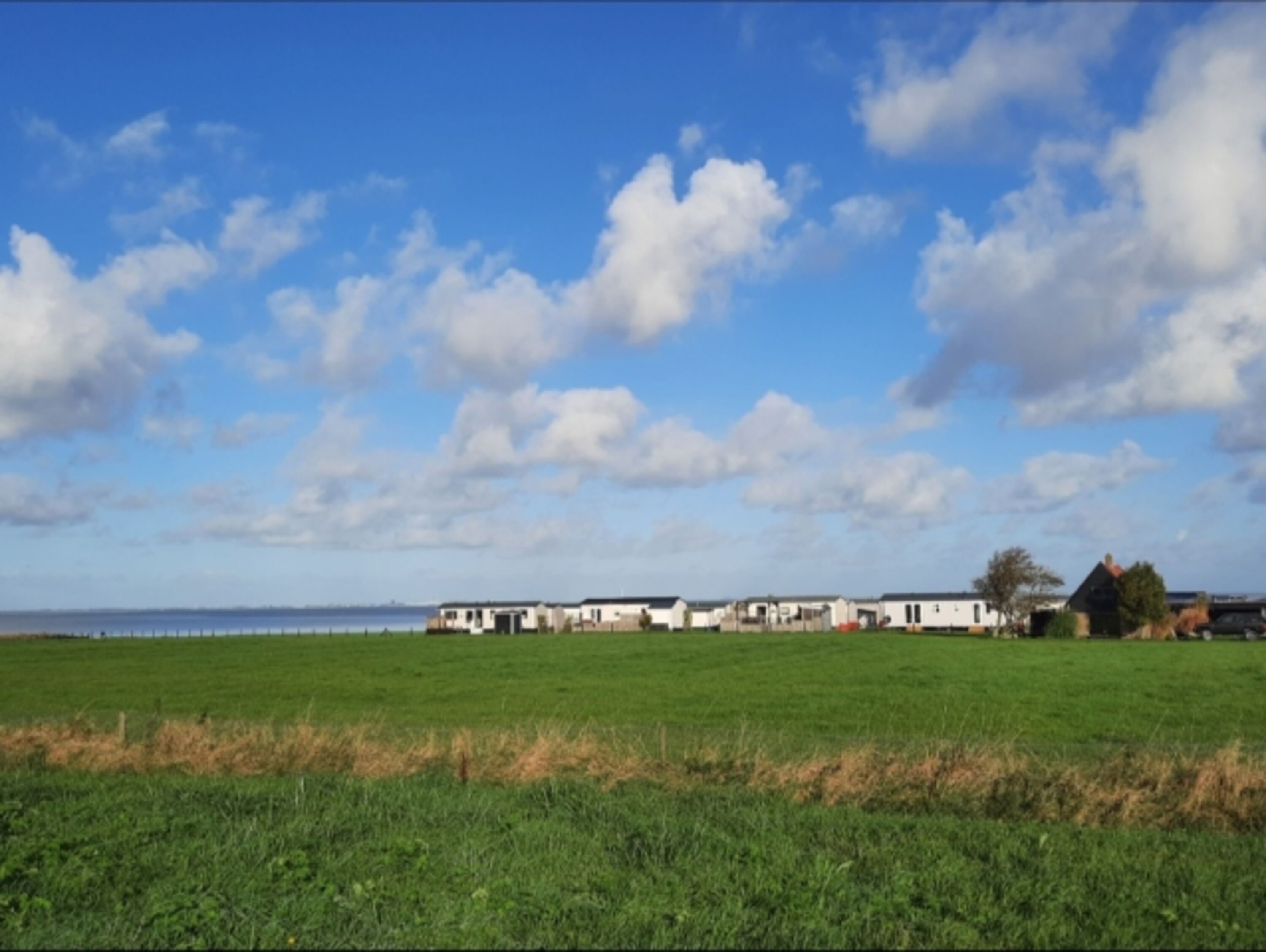 Lage auf einem Campingplatz am Wattenmeer