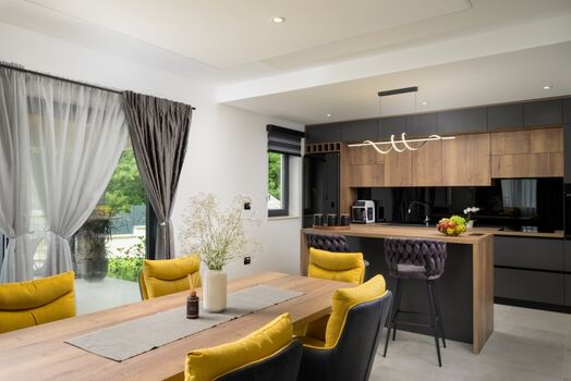 Küche mit Essbereich