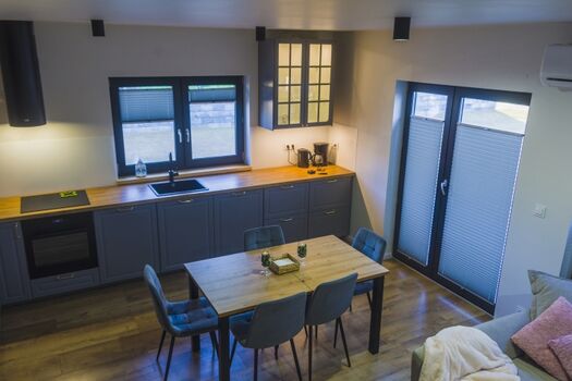 Küche mit Essbereich