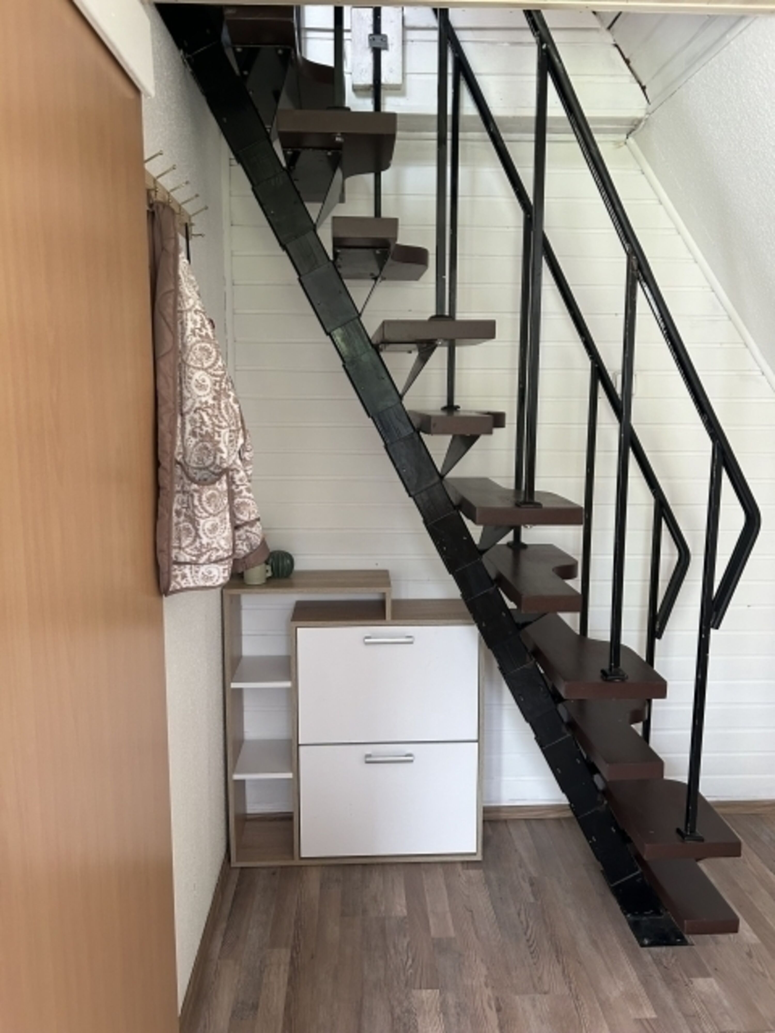 Garderobe unter der Treppe