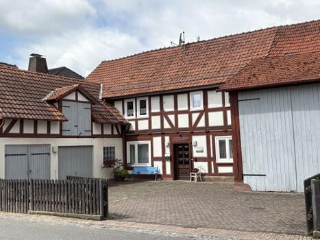 Stellplätze und Fahrradgarage