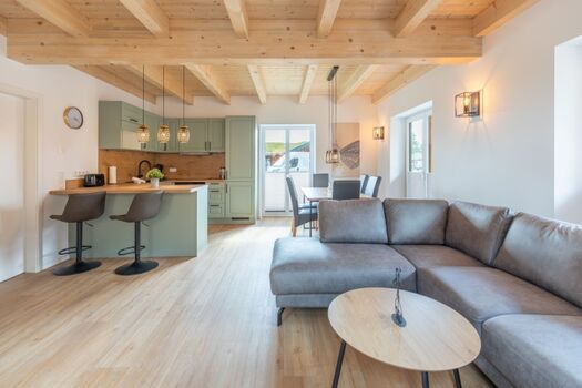 Huus Eekboom - lichtdurchfluteter Wohn- und Essbereich