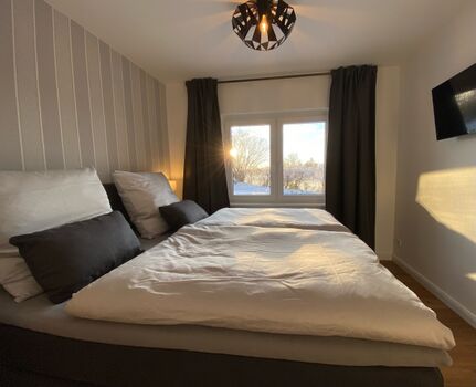 Schlafraum im EG mit Boxspringbett