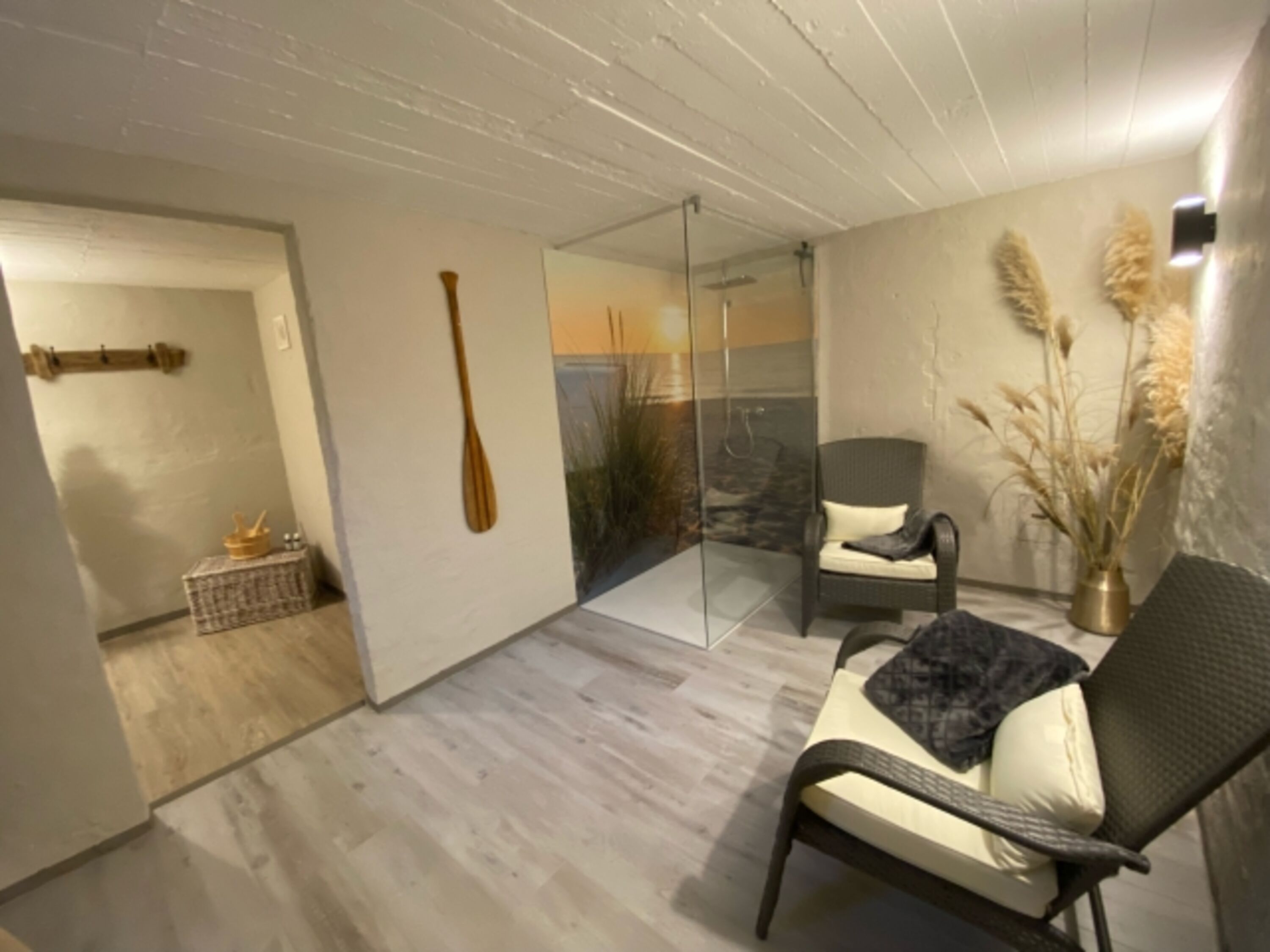 Sauna mit Dusche und Ruheraum 
