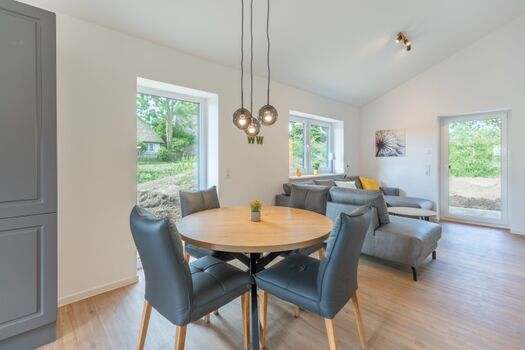 Huus Blaumees - lichtdurchfluteter Essbereich