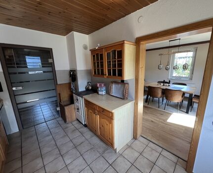 Küche mit Holzofenherd