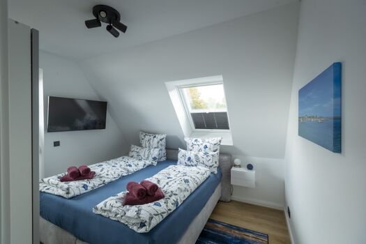 Schlafzimmer 1 und 2 mit Doppelbetten und Smart TV