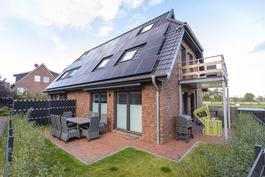 2 Terrassen mit Sitzmöglichkeit, Grill, Strandkorb