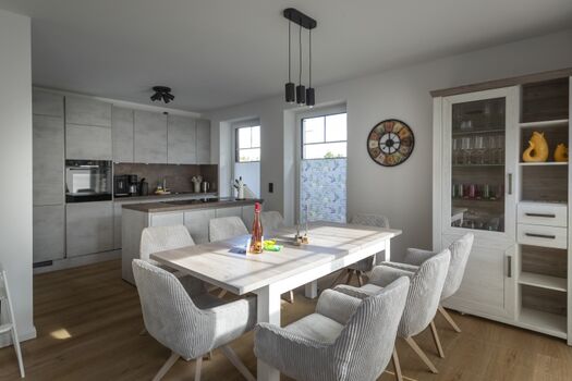 Voll ausgestattete Wohnküche