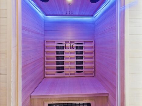 Infrarot-Tiefenwärmekabine mit Radio zur Entspannung