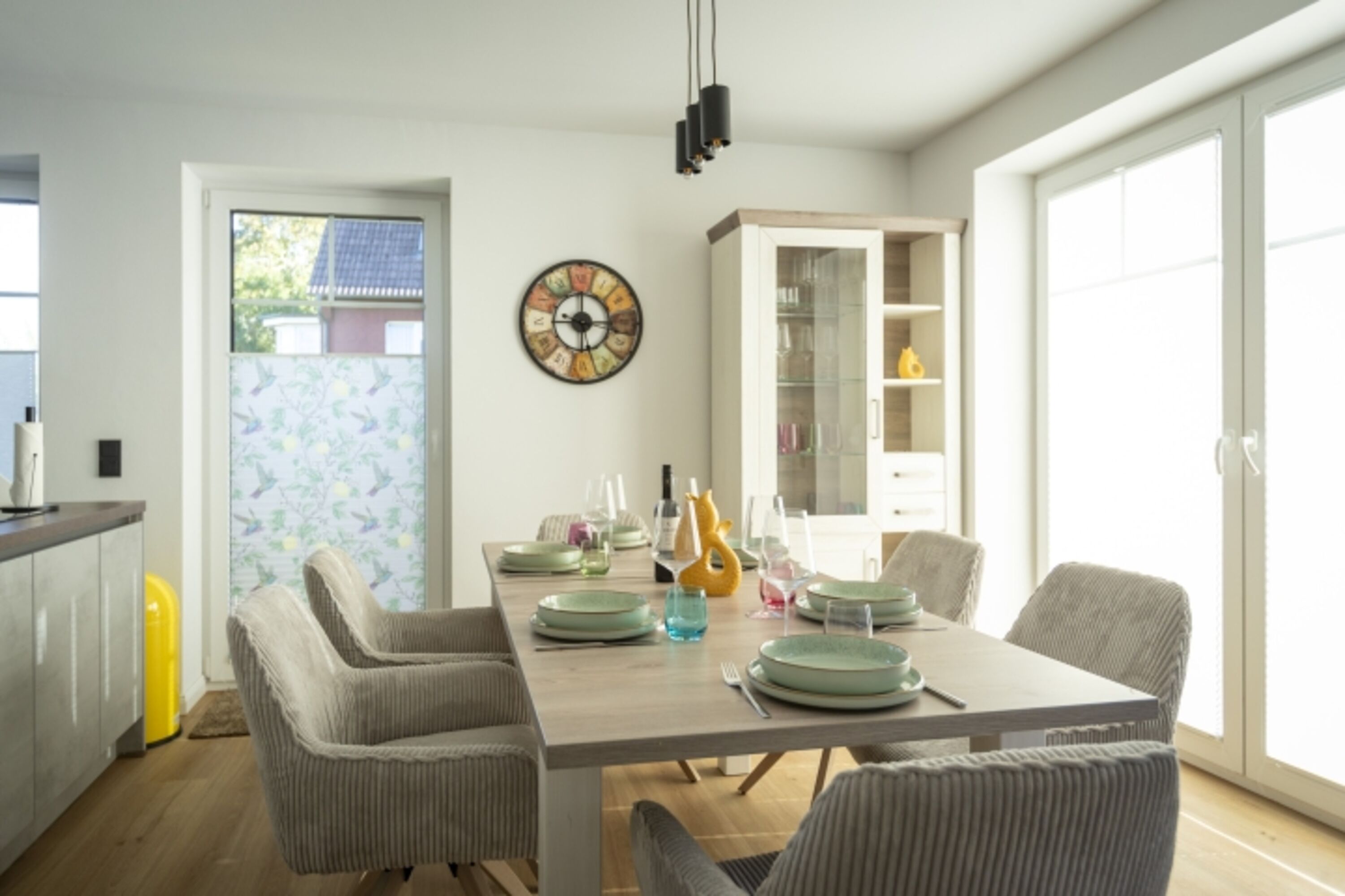 Essbereich mit Zugang zur Terrasse