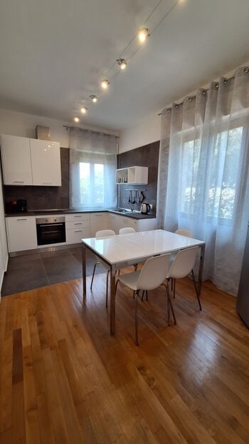 Küche mit Essbereich