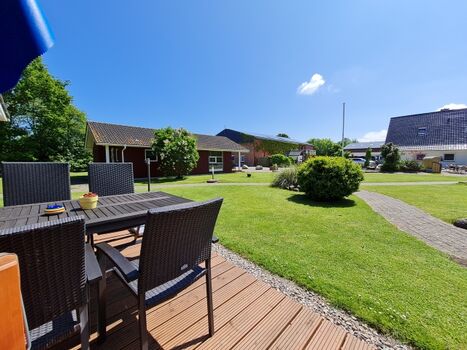 Südterrasse mit Hofblick