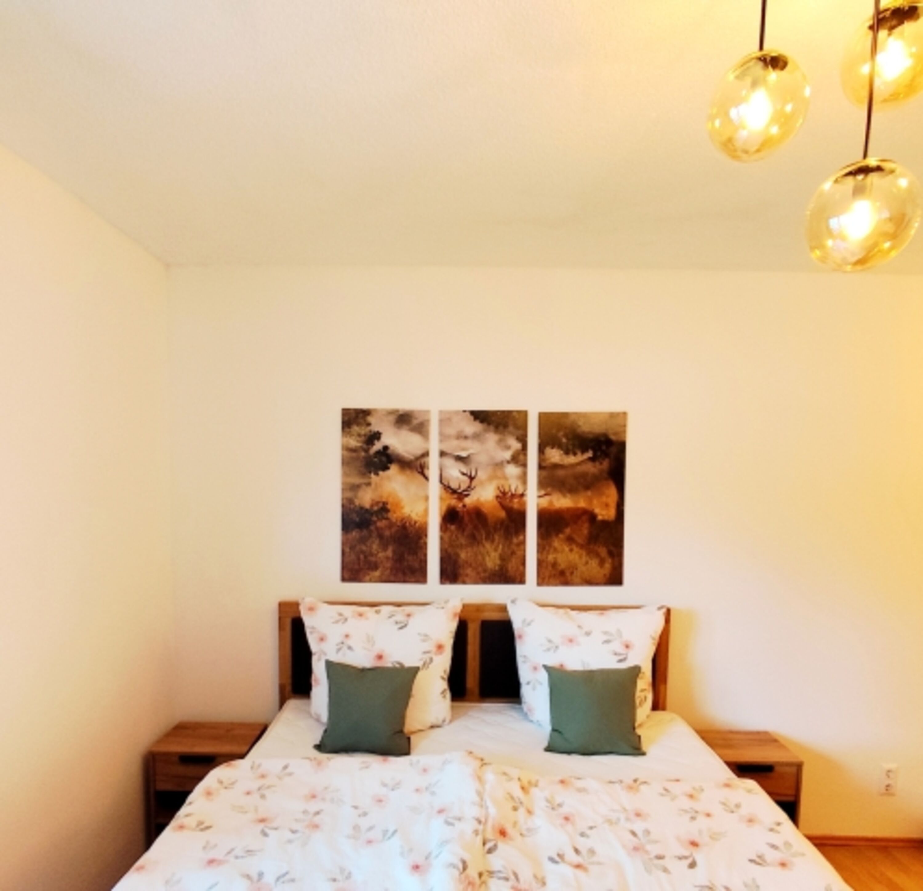 Schlafzimmer mit Boxspringbett 180x200