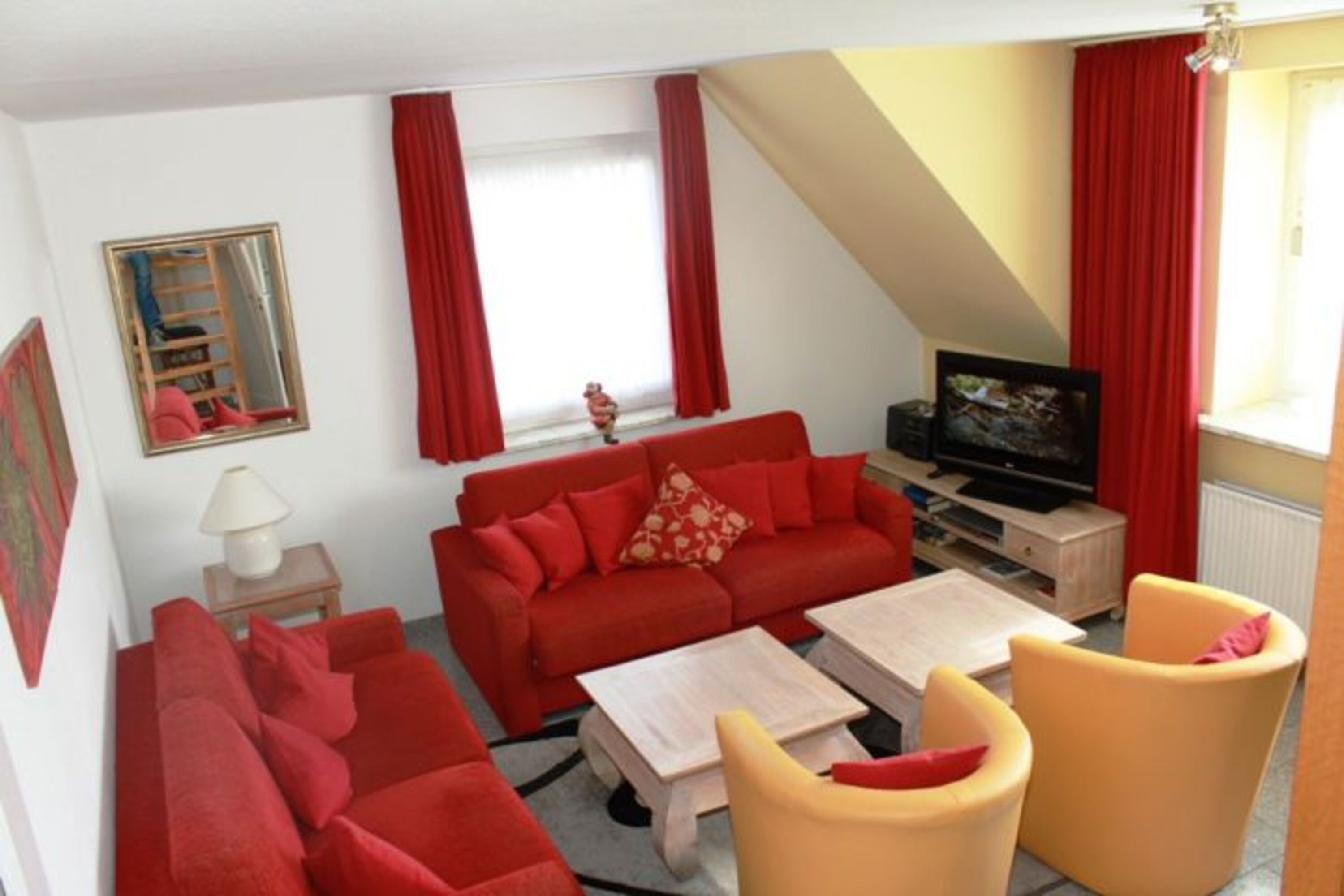Wohnraum Whg. 3 im 1. OG mit Schlafsofa