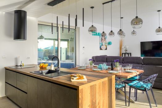 Küche mit Essbereich