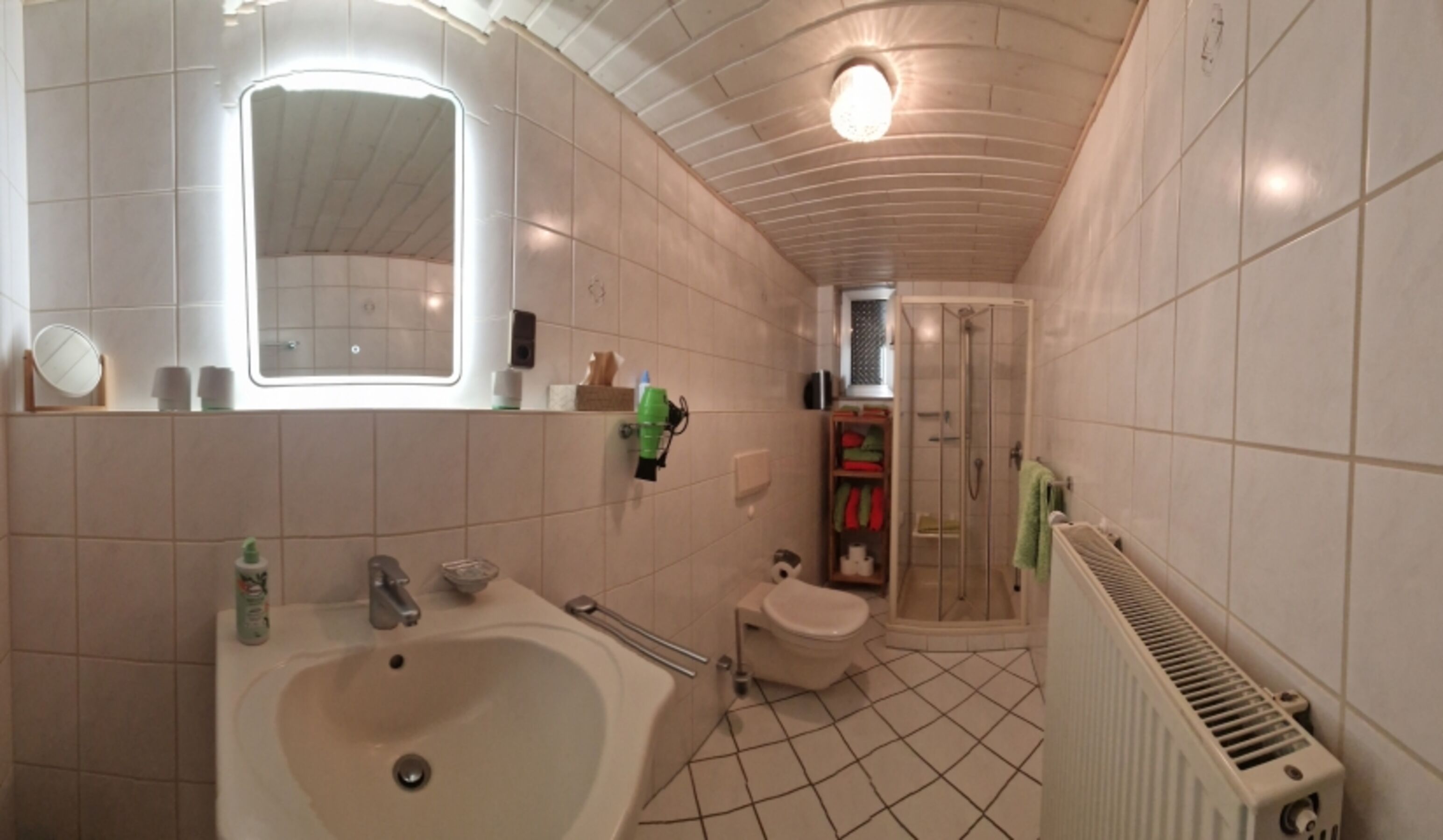 Bad mit Dusche
