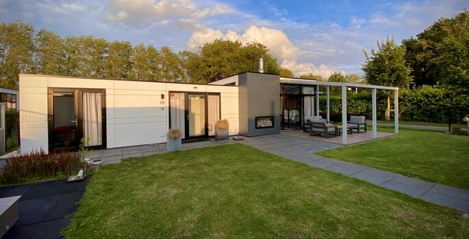 das Grundstück ist großzügig und komplett eingezäunt