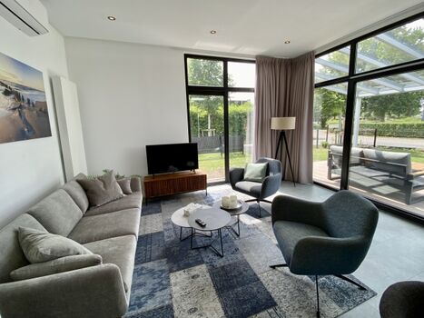 geschmackvoll eingerichtetem Wohnzimmer