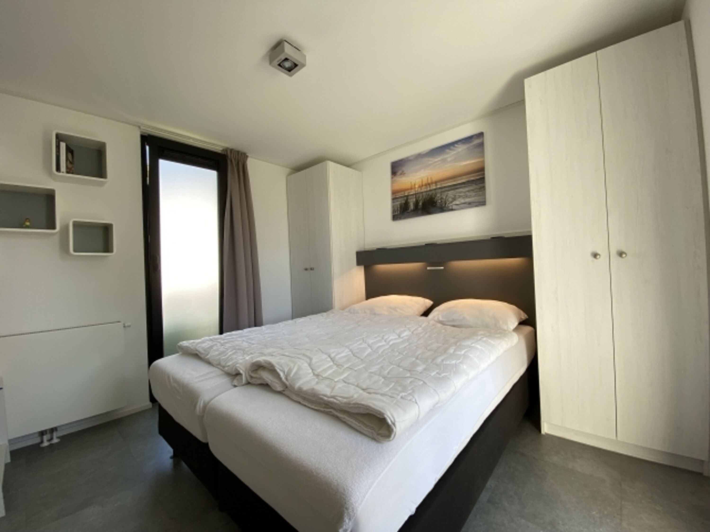 Schlafzimmer mit Doppelbett