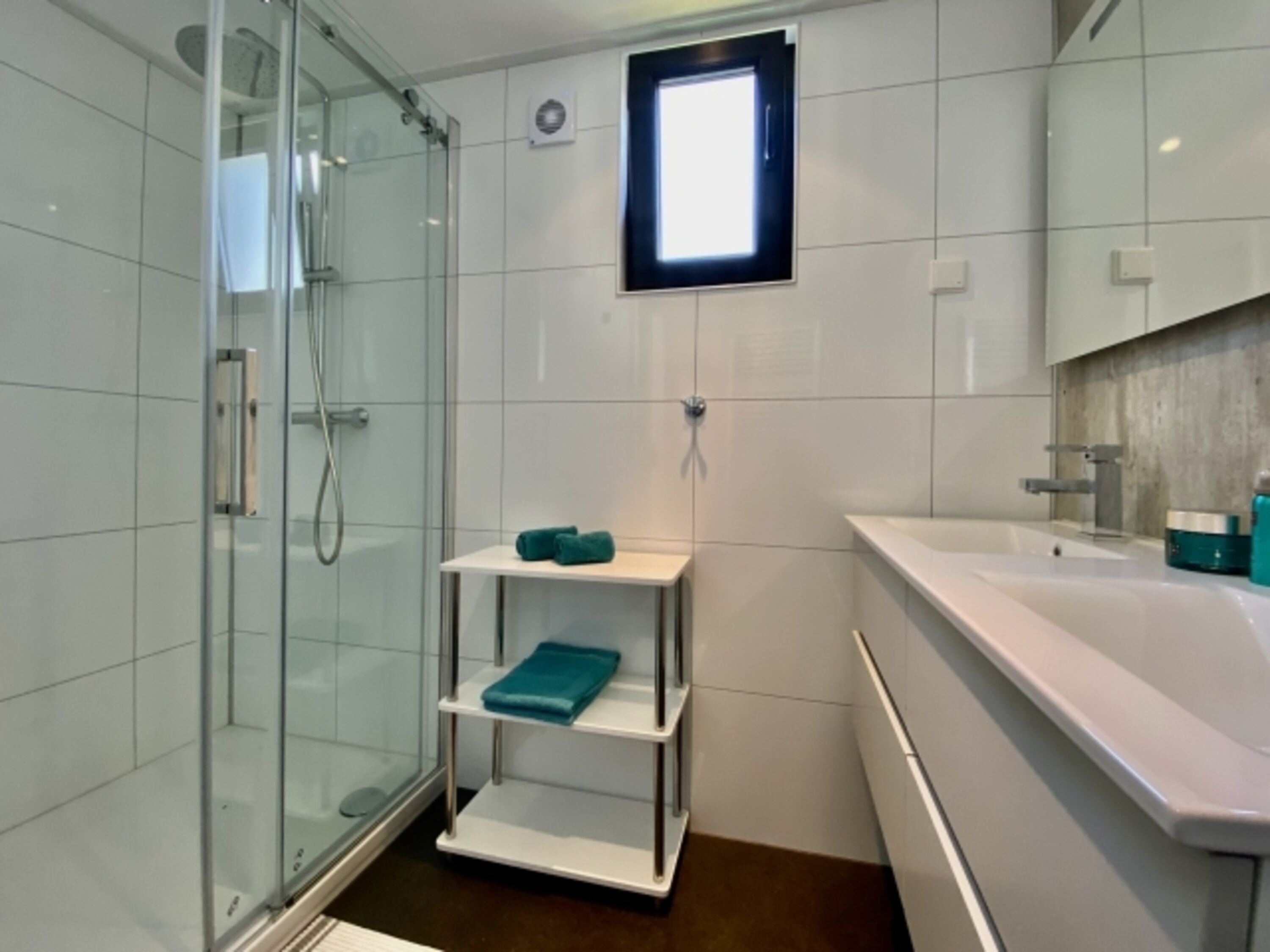 mit Rainshower-Dusche