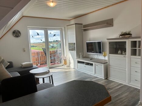 offener Wohn- und Essbereich mit Küche