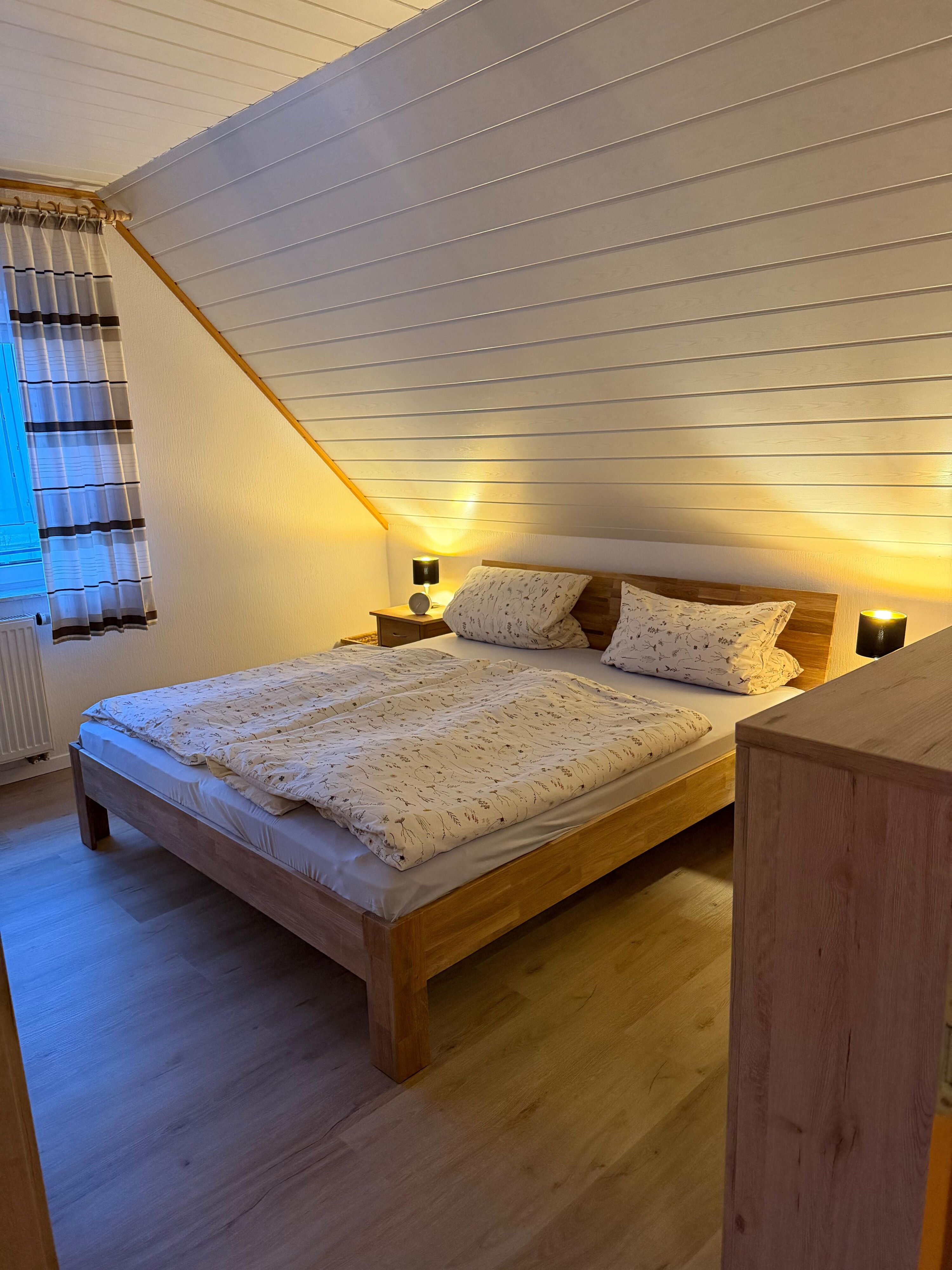 Schlafzimmer 1