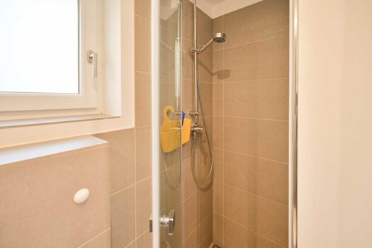 kleine, aber feine Dusche