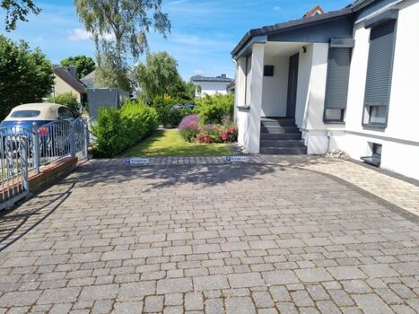 eigener Parkplatz vor dem Haus 