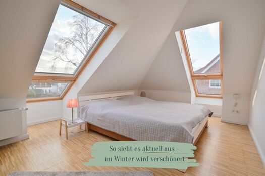 helle Schlafzimmer im OG mit Rolläden 