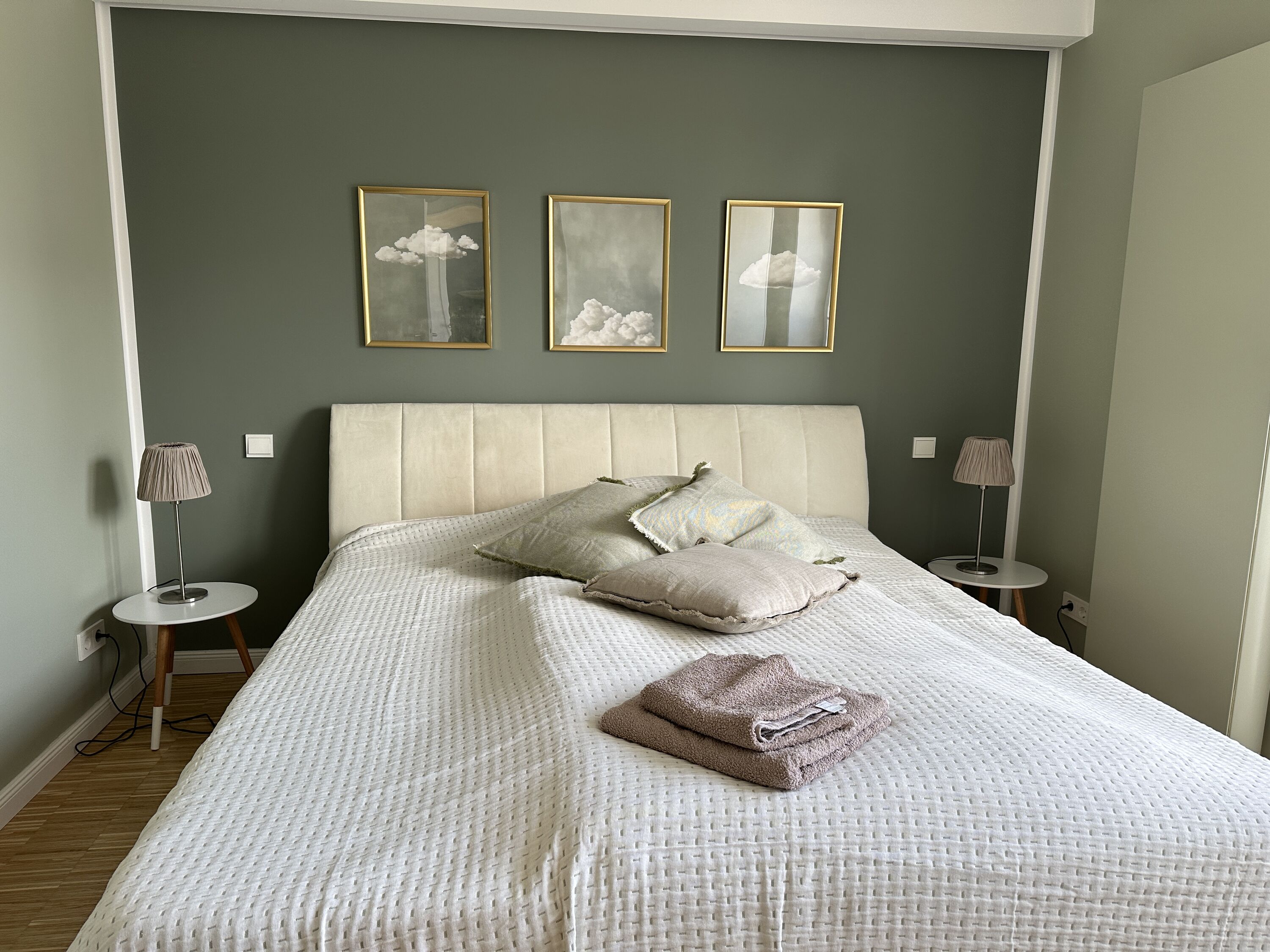 Schlafzimmer EG Bett 180cm