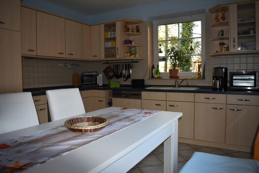 Küche mit Essbereich