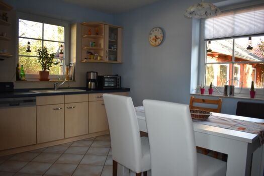 Küche mit Essbereich